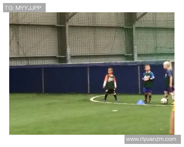 足球明星的奋斗历程与人生启示带给我们的深刻反思与感悟